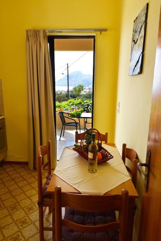 Zambia Apartments Plakias Bilik gambar